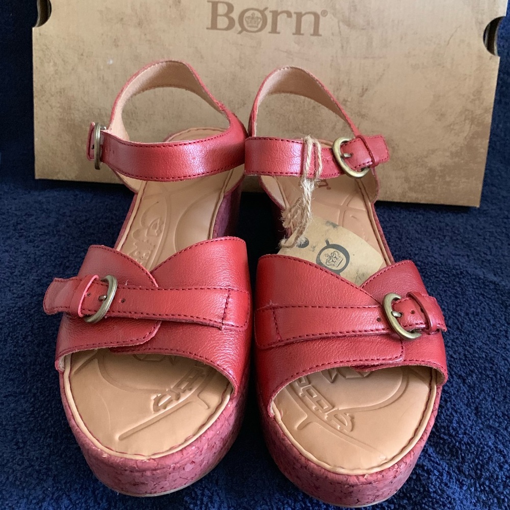 NWT Born Brissa Platform Sandals